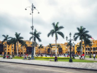 Lima, Peru - 28 Ocak 2020: Lima 'daki Plaza Mayor veya Plaza de Armas' a bakın. Lima Tarihi Merkezi 'nde yer alan Plaza, Hükümet Sarayı, Lima Katedrali, Lima Başpiskoposu' nun Sarayı, Belediye Sarayı,