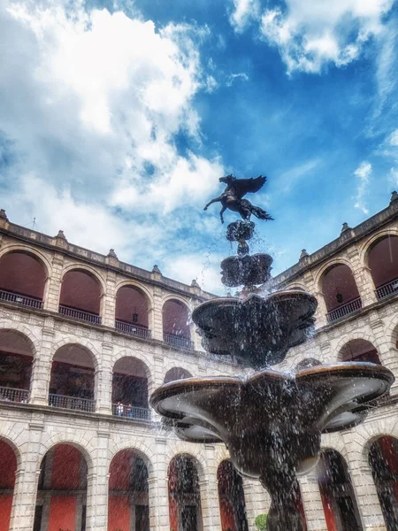 Une Immense Fontaine Centre Cour Palais National Mexico Entourée Une — Photo
