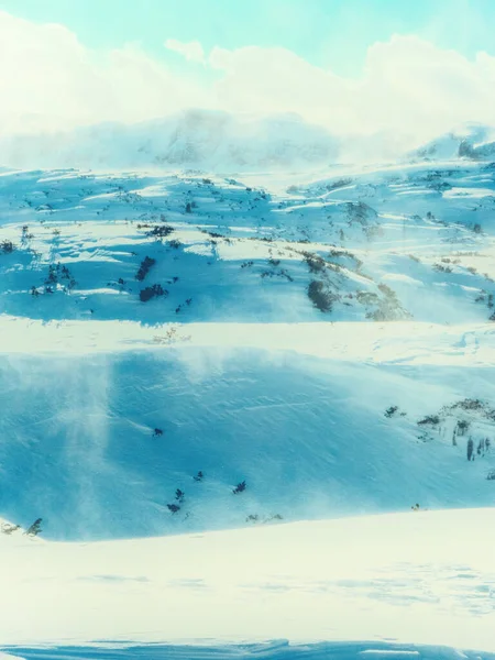 Θέα Στο Χιόνι Και Γρήγορα Συννεφάκια Πάνω Από Dachstein Krippenstein — Φωτογραφία Αρχείου