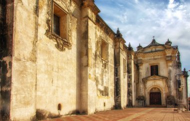 Lon-Lon, Nikaragua Katedrali 'nin dış detayları