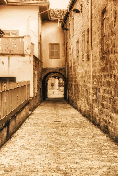 Paso Estrecho Bajo Edificio Centro Histórico Nicosia Chipre — Foto de Stock