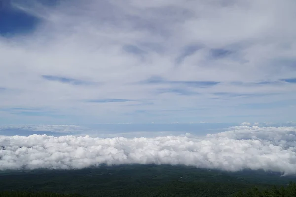 Plan Panoramique Montagne Verte Dessus Des Nuages — Photo