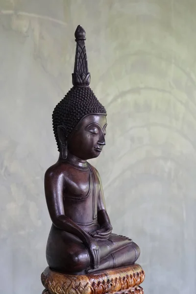 Vacker Buddha Staty Antika Tempel Marmor Vägg Bakgrund — Stockfoto