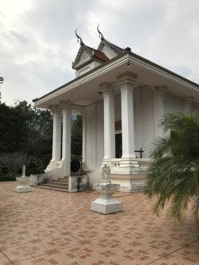 Güzel Buda tapınağının manzaralı görüntüsü. 