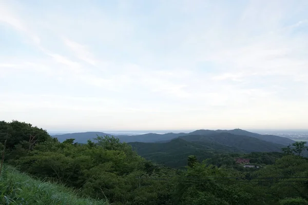 Malerische Aufnahme Von Schönen Grünen Hügeln Unter Bewölktem Himmel — Stockfoto
