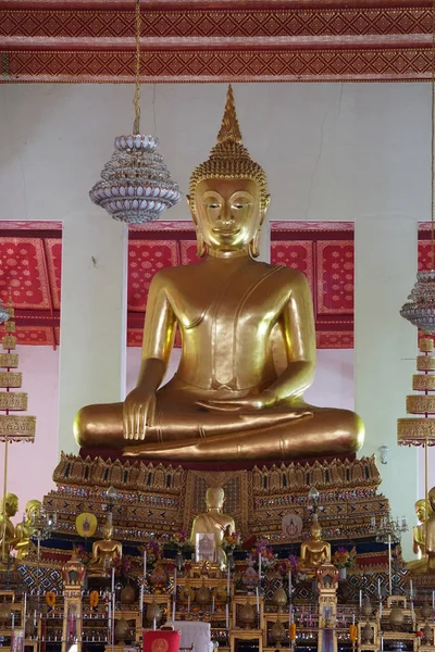 Krásná Zlatá Buddha Socha Starověkém Chrámu Interiéru — Stock fotografie