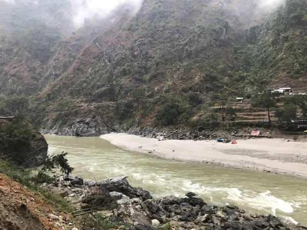 Schilderachtige Schot Van Snelle Berg Rivier Bewolkte Dag — Stockfoto