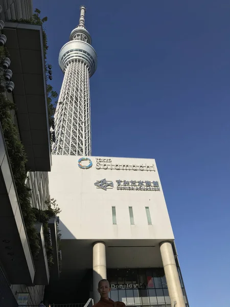 Spodní Pohled Tokyo Skytree Pod Modrou Oblohou — Stock fotografie