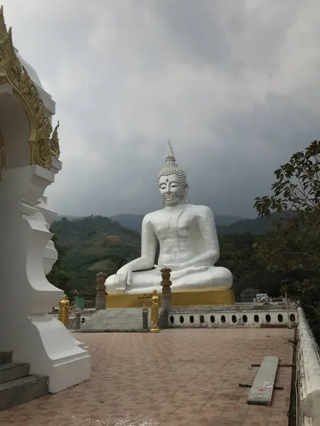 美丽佛寺的风景画 — 图库照片