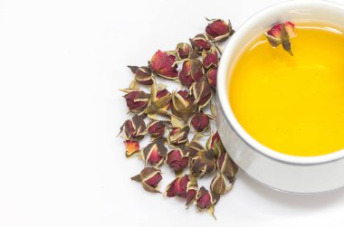 Gül çay bardağı ile bud gülü