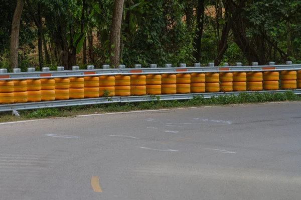 Barandilla poste con rastros de accidente —  Fotos de Stock