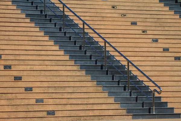 Escalier Ciment avec balustrade en acier — Photo