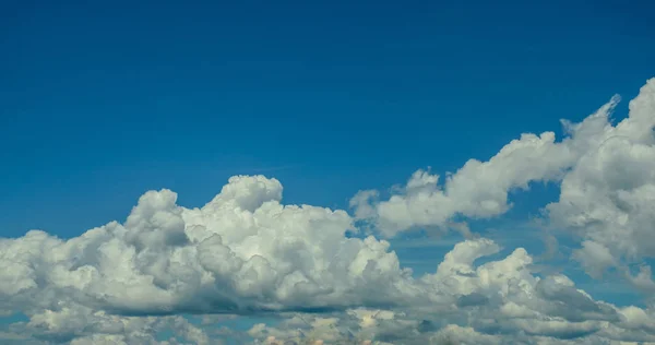 Blue sky with white clouds — Stock Photo, Image