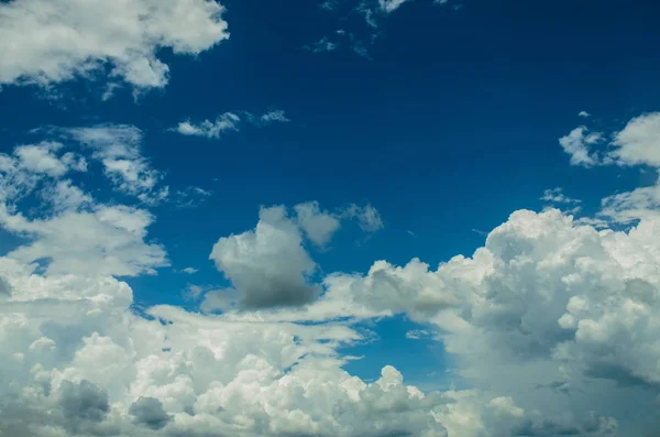 Blue sky with white clouds — Stock Photo, Image