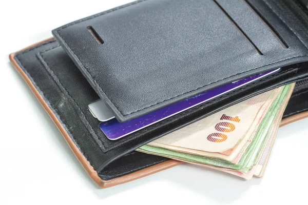 クレジット カードとタイの紙幣で財布 — ストック写真