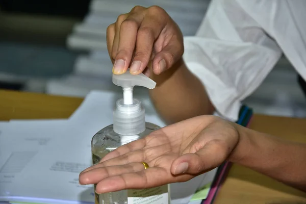 Egy Üzletasszony Aki Otthonról Dolgozik Védőmaszkban Coronavirus Megelőzés Orvosi Sebészeti — Stock Fotó
