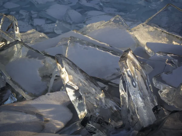 Pieces of ice glisten in the sun. Lake Baikal, Russia. — Stock Photo, Image