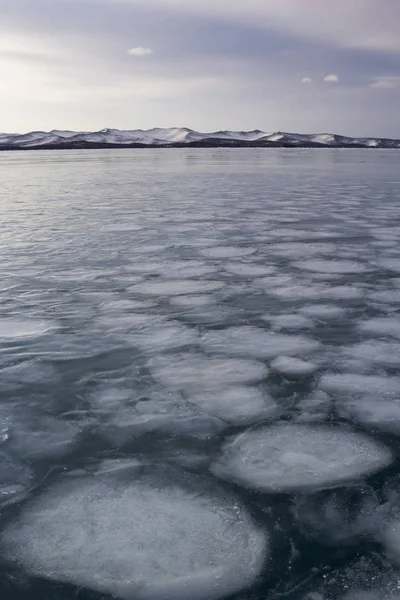 The frozen surface of lake Baikal. — Stock Photo, Image