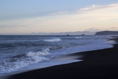 Pasifik Okyanusu kıyısında. Kamçatka, Rusya Federasyonu.