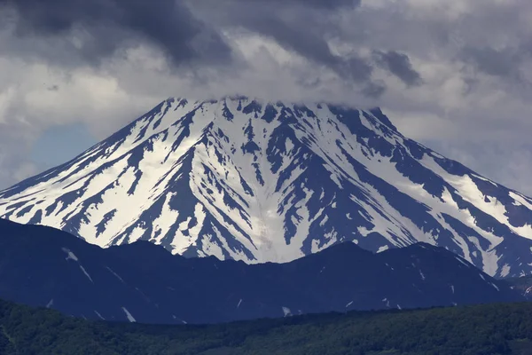 Вулкан Вилючинского. Камчатка, Россия — стоковое фото