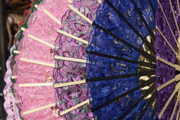 Fãs coloridos de rendas venezianas — Fotografia de Stock