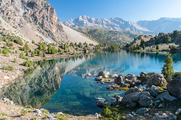 Odbicie Gór Czystym Jeziorze Góry Fann Tadżykistan — Zdjęcie stockowe