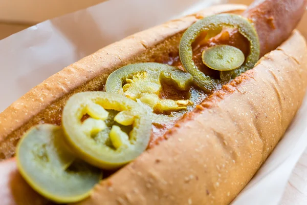 Hotdog with chili in white container — Stock Photo, Image