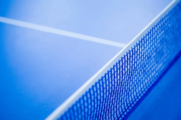 NET na niebieski ping ponga — Zdjęcie stockowe
