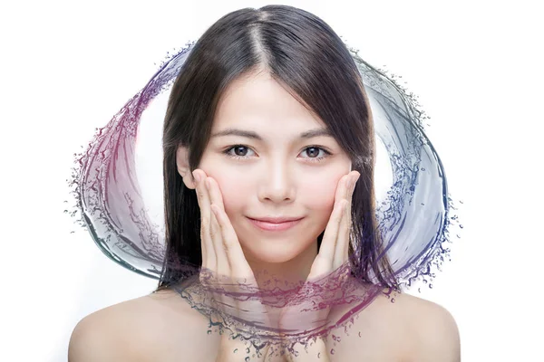 Belleza asiática con salpicadura de agua colorida —  Fotos de Stock