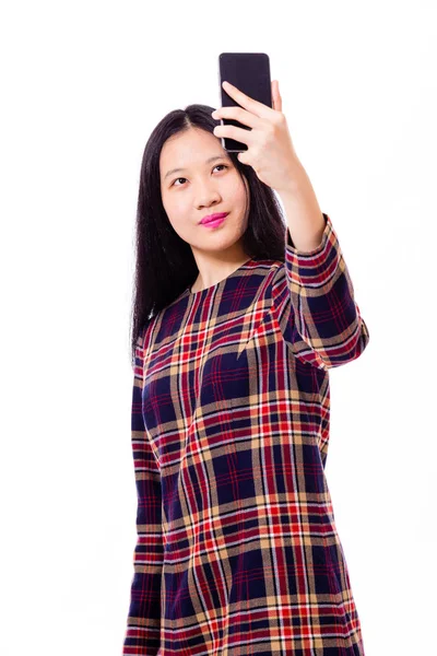 Asian teenage girl taking selfie — Stock Photo, Image