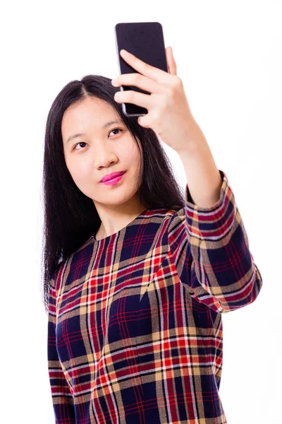 Asiatisk tonårsflicka tar selfie — Stockfoto