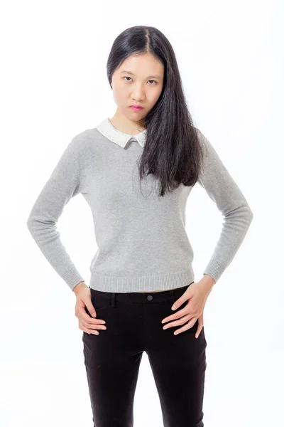 Adolescente cinese in piedi con le mani sui fianchi — Foto Stock