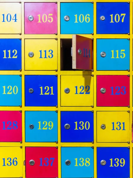 Colorful numbered lockers — Stock Photo, Image