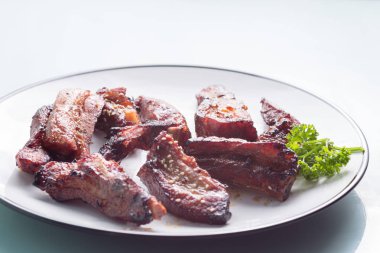 Domuz kaburga ve pirzola