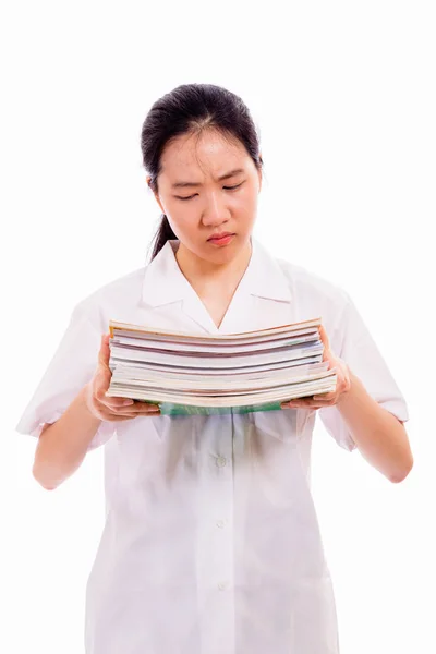 Chica de secundaria china sosteniendo pila de libros —  Fotos de Stock