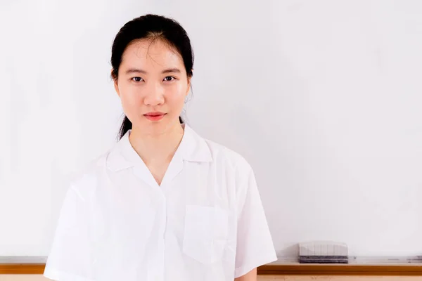 Портрет китайський високі дівчата школи в уніформі — стокове фото