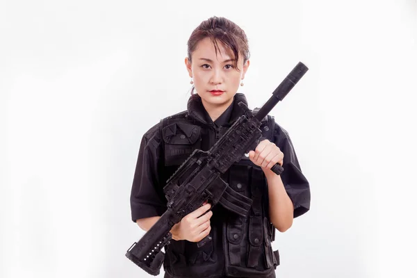 Oficial de policía china con rifle de asalto — Foto de Stock