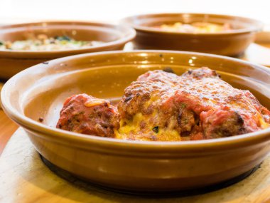 Domates soslu köfte.