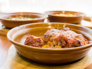 Domates soslu köfte.