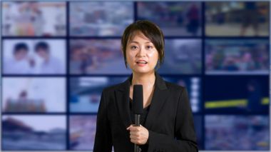 Kadın haber spikeri Studio
