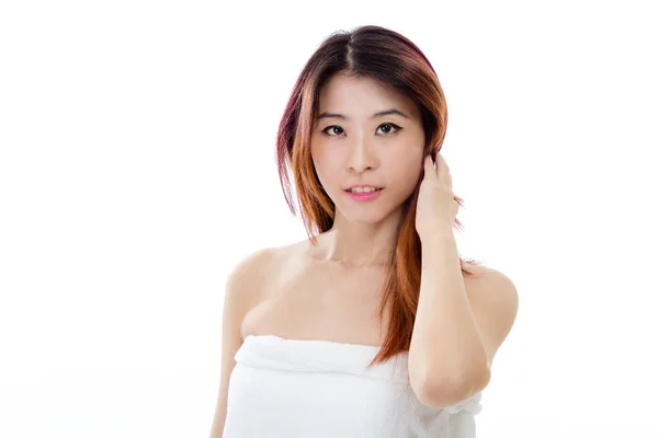 Čínská žena nosí bílý ručník — Stock fotografie
