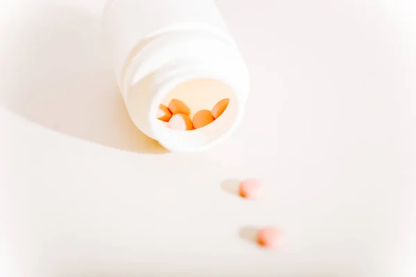 Makro skott av tabletter och behållare — Stockfoto