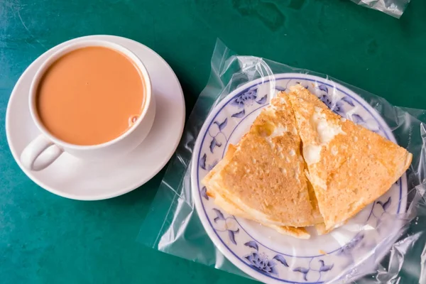 Burmese milk tea and na'an — Stock Photo, Image