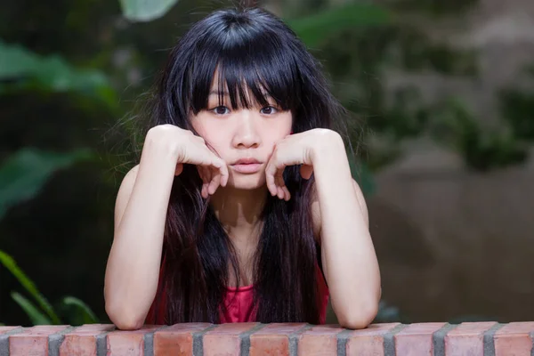 Asiatico americano donna cercando triste — Foto Stock