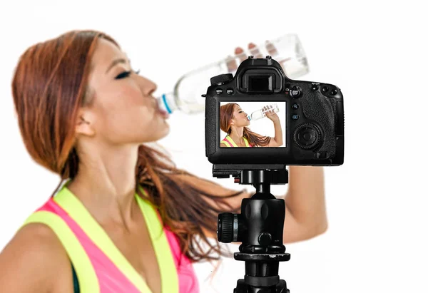 Asian American sports vlogger vlogging — Stock Photo, Image