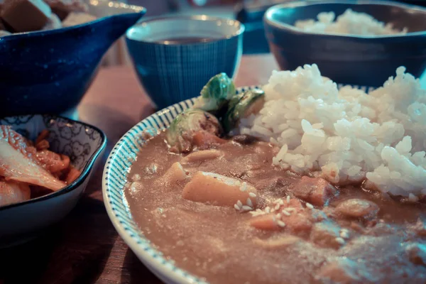Asiatisches Schweinefleisch-Curry mit anderen Gerichten — Stockfoto