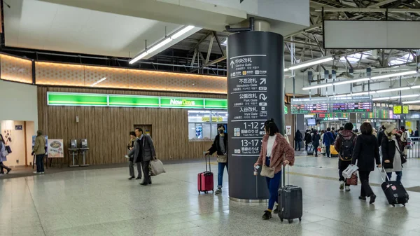 Japon metro istasyonunda banliyö