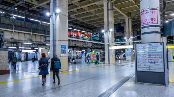 Commuters at Japanese subway station — Stock Photo, Image