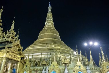 Shwedagon pagoda Yangon, Myanmar 'da gece