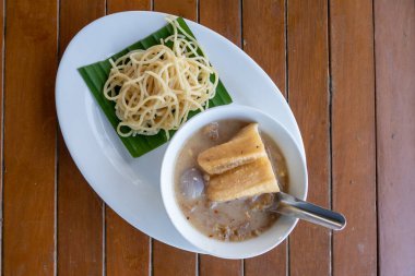 Birmanya soğuk şehriye çorbası.